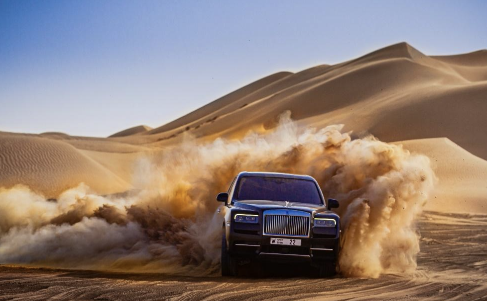 Rolls-Royce Cullinan: una aventura en el desierto.
