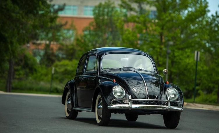 El humilde e icónico Volkswagen Beetle cumple 75 años.