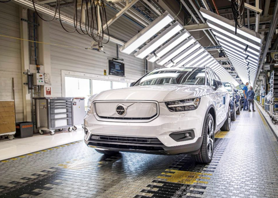 Volvo inicia la producción del XC40 Recharge totalmente eléctrico.