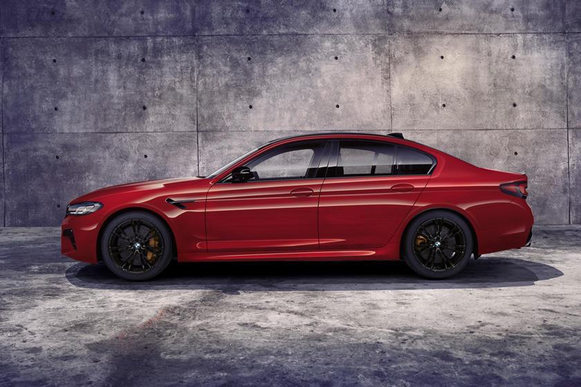 El BMW M5 2021 llega con apariencia y tecnología mejorada.